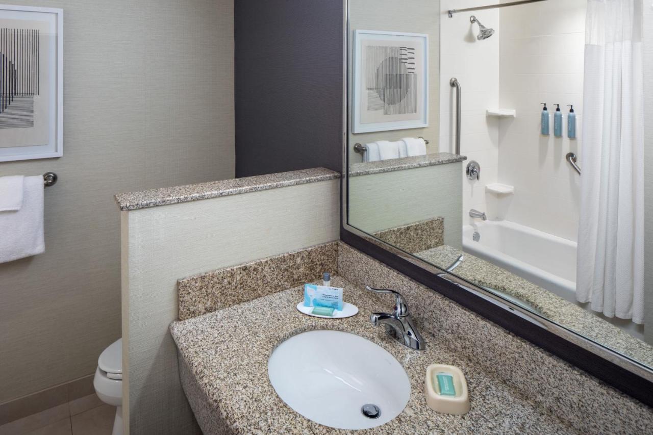 מלון Courtyard By Marriott Charleston Downtown/Civic Center מראה חיצוני תמונה