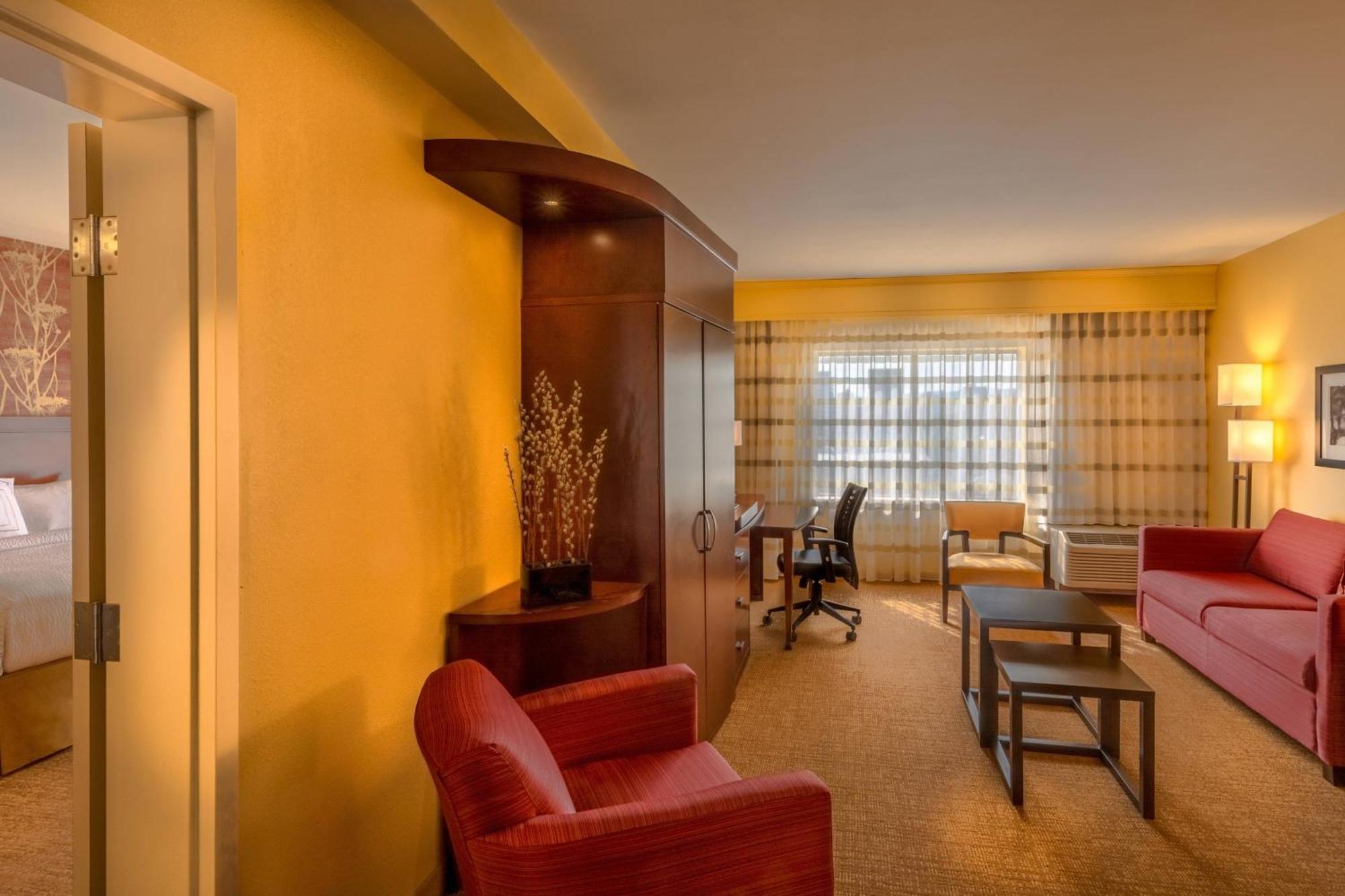 מלון Courtyard By Marriott Charleston Downtown/Civic Center מראה חיצוני תמונה